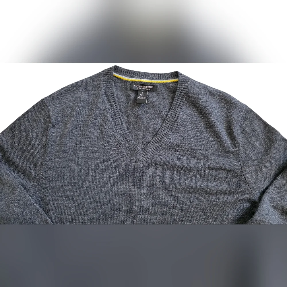 Banana Republic Merino Wool Large‎ Gray V Neck Sweater Extra Fine Soft
